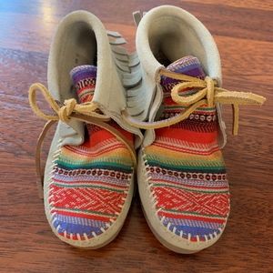 NEW Girls Minnetonka Fringe Boots Size 10